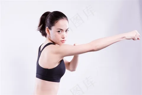 青春活力女孩的拳击运动健身图片