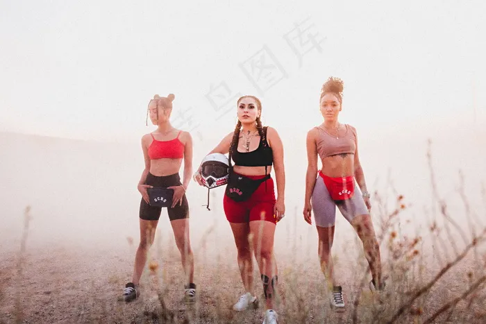 西西胆大艺术运动美女图片