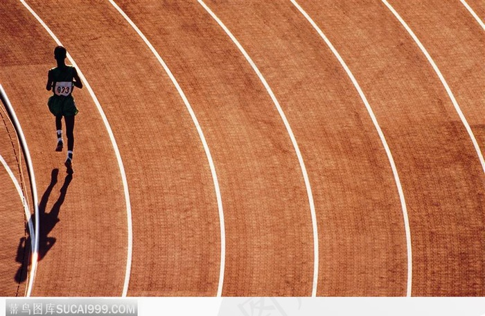 跑在第一位的运动员