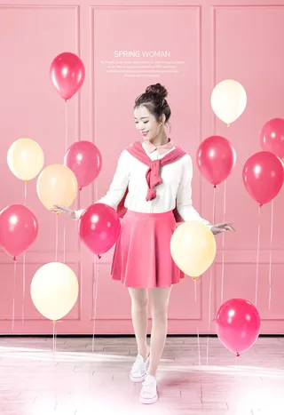 速卖通夏季促销粉色美女背景