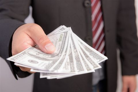 拿着美金钞票的商人高清图片