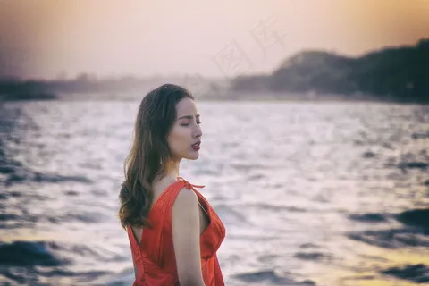 海边伤感美女图片 海边伤感美女图片