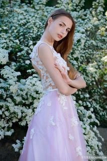 欧美甜美漂亮美女高清写真图片