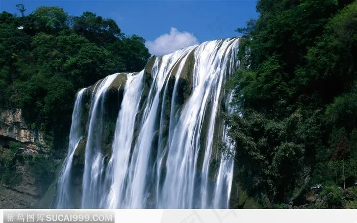 飞流直下的瀑布