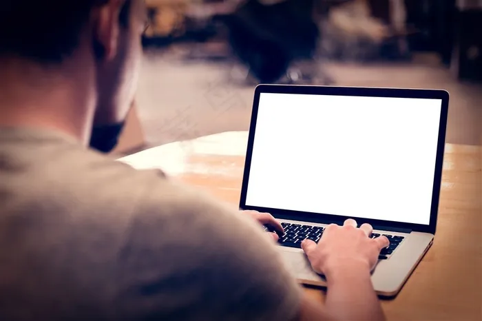 正在打字的商务男性高清图片