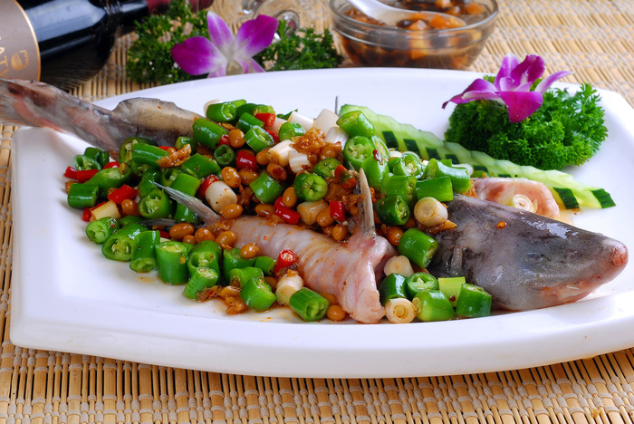 美食豉椒蒸鱼