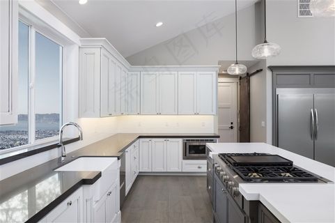 现代简约厨房装饰高清摄影图片