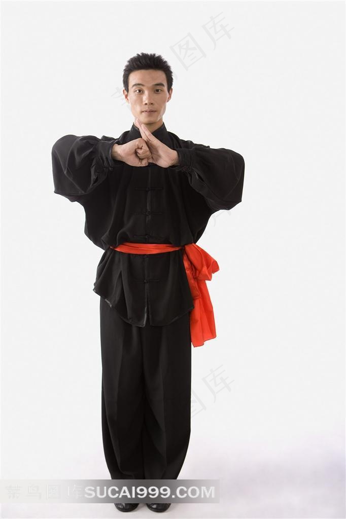 抱拳的黑衣男人素材