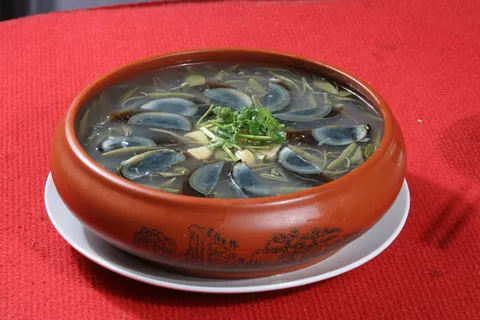 蒜仔皮蛋煮苋菜