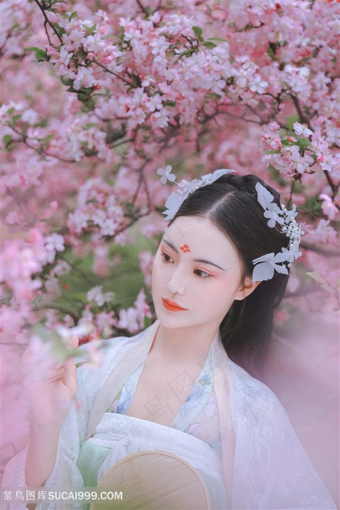 桃花妆古装美女图片