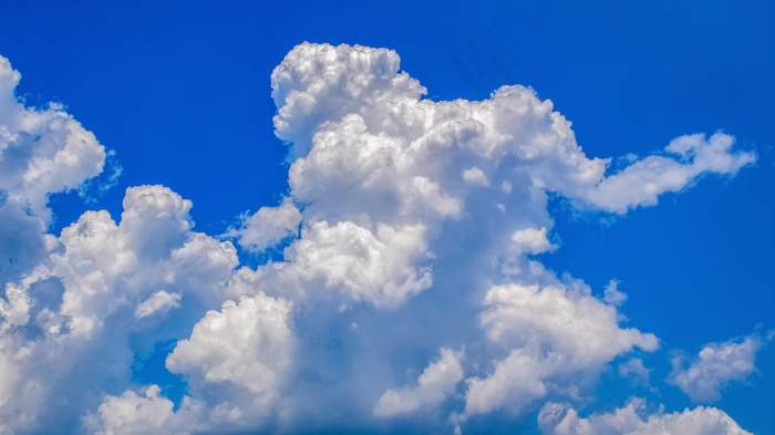 蔚蓝天空积云图片