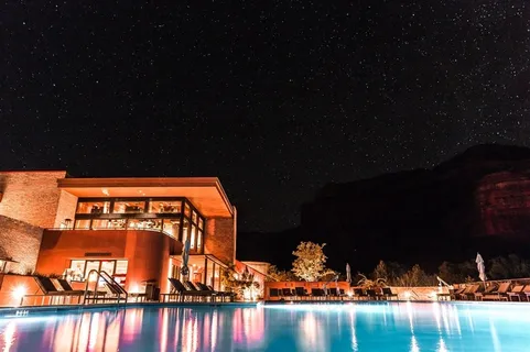 漂亮的别墅游泳池高清图片 漂亮的别墅游泳池高清图片