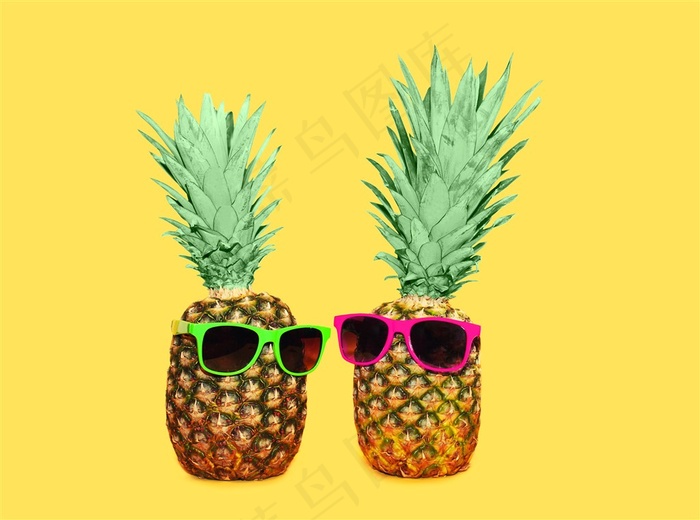 戴眼镜的菠萝摄影素材