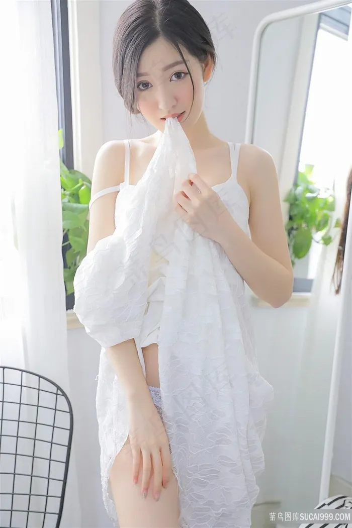 超高清白色连衣裙清纯美女沈梦瑶性感写真图片