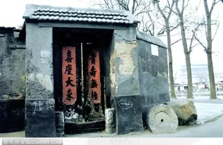 北京印象-历史悠久的胡同大门