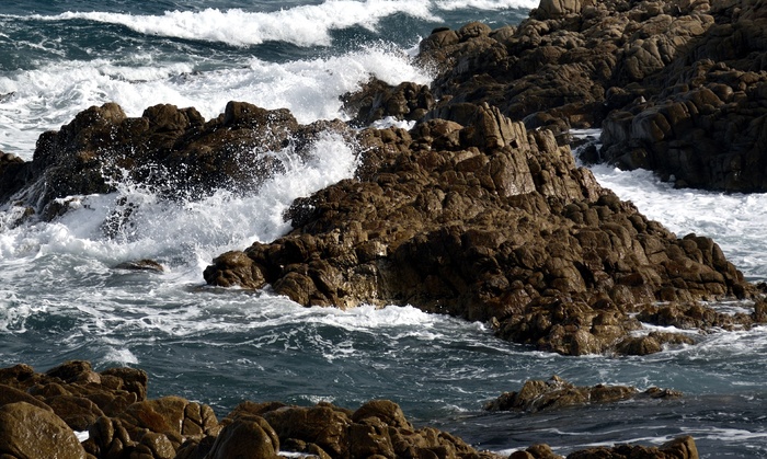 撒丁岛海浪岩石图片