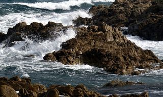 撒丁岛海浪岩石图片