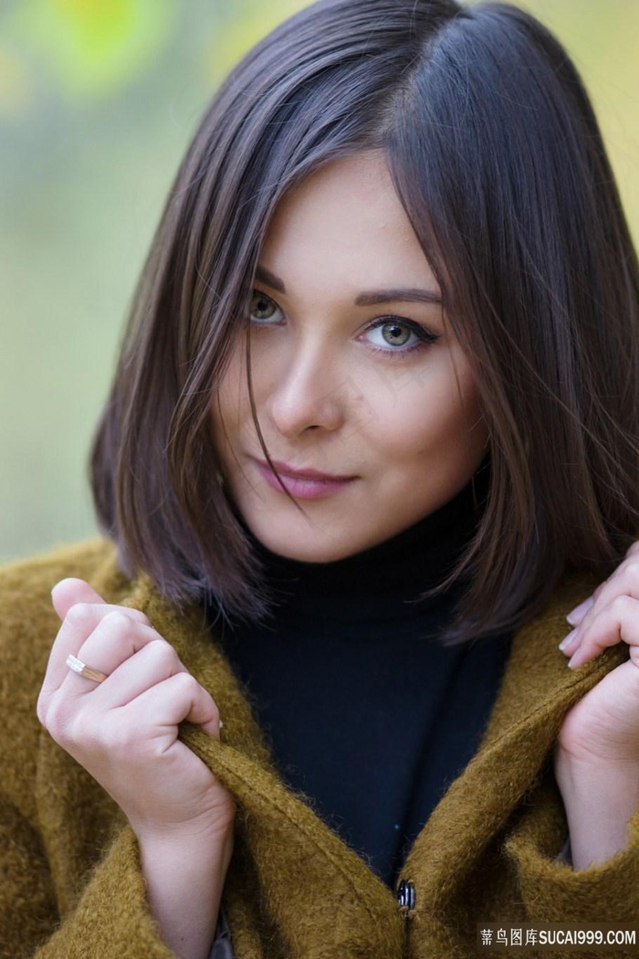 欧美漂亮的短发美女高清写真图片