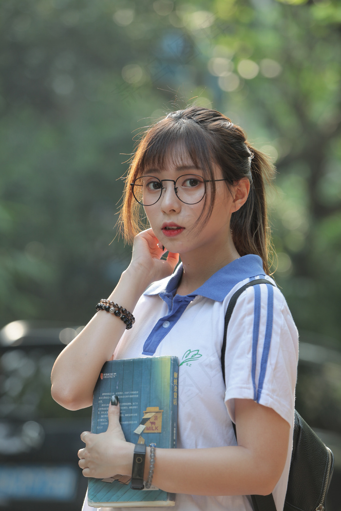 清新唯美可爱的女孩摄影图片