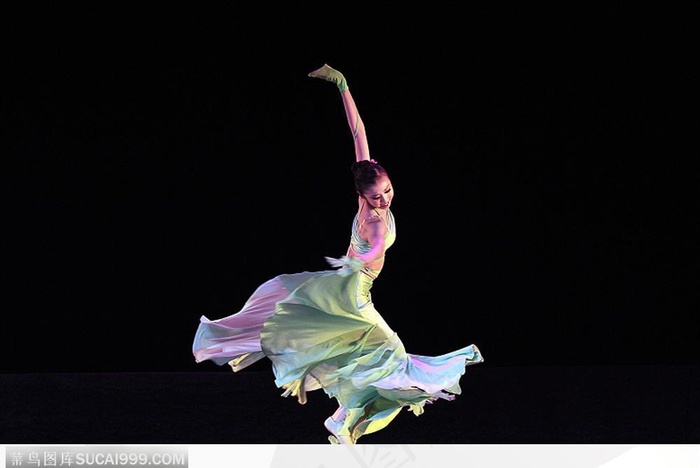 舞台上绽放自我的人-3