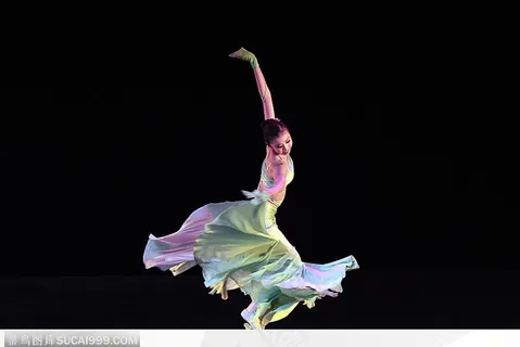 舞台上绽放自我的人-3