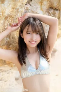 穿着性感比基尼的日本内衣美女真夏の果実图片