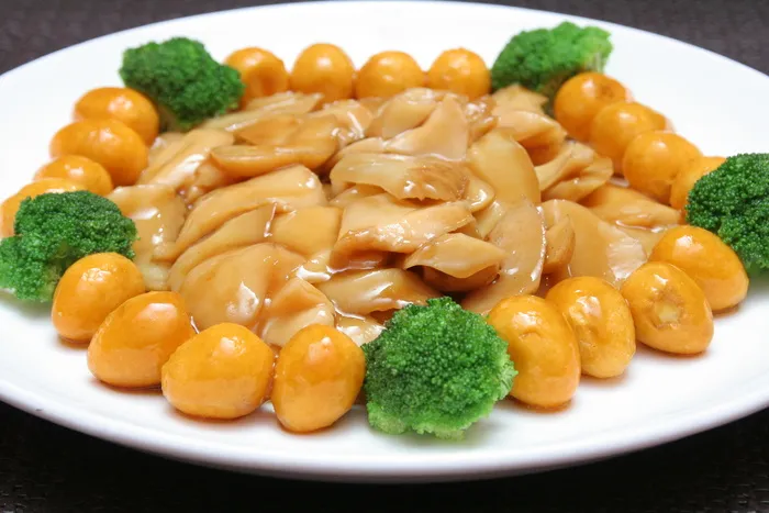 灵菇鸽蛋烧鲍脯 38元