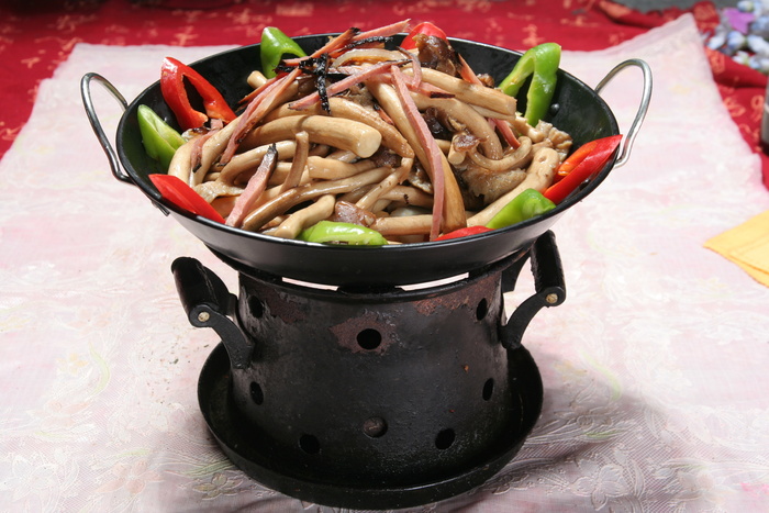  干锅茶树菇