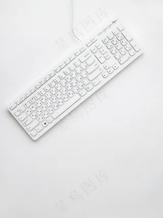 白色台式电脑键盘图片
