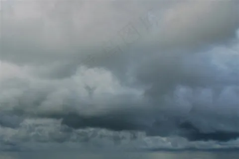 天上黑黑的乌云