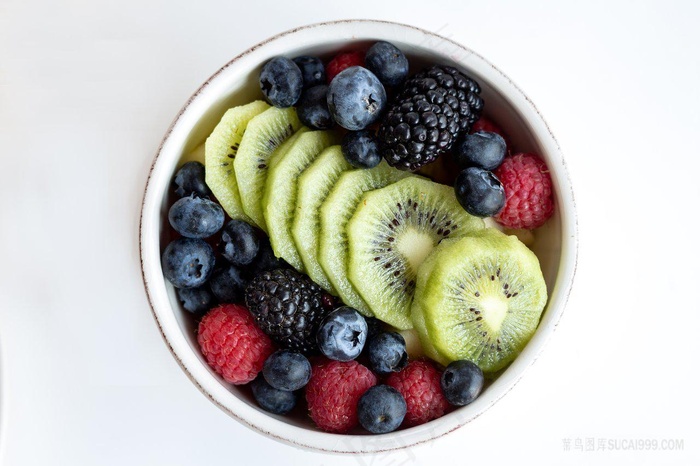 一盘健康美味浆果图片