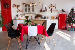 圣诞节厨房装饰圣诞球冰箱圣诞树室内场景(15)