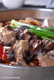 腊排炖鸡的美食图片 腊排炖鸡的美食图片