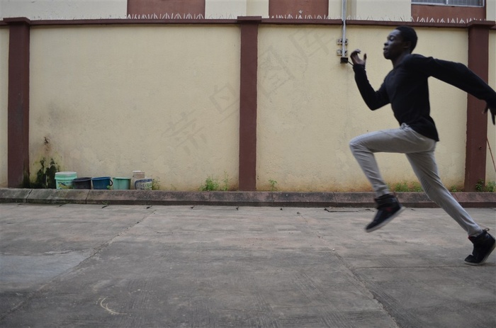 奔跑的男子素材