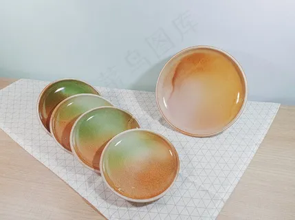 一套陶瓷盘子图片 一套陶瓷盘子图片