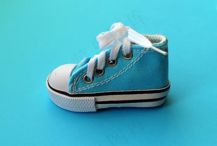 蓝色童鞋图片