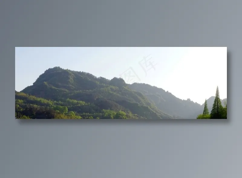 天空下的绿色山脉