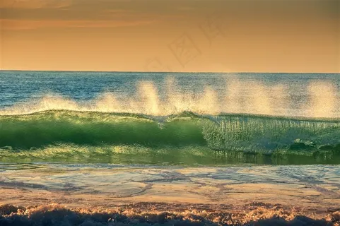 大海上卷起的大浪风光摄影高清图片 大海上卷起的大浪风光摄影高清图片