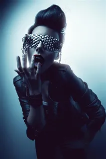 蒙着眼的皮衣美女人物摄影高清图片