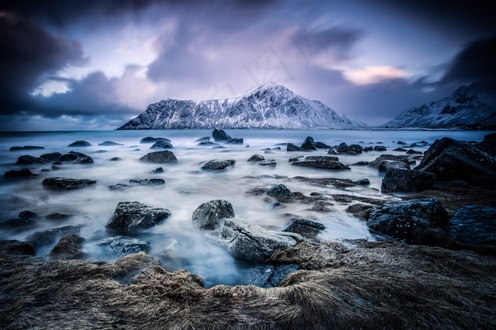 唯美浪漫雪山冰川海边礁石风景图片