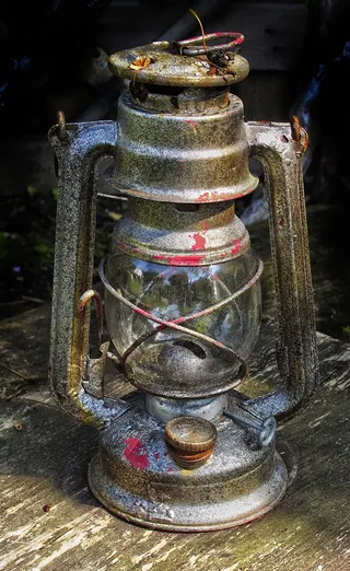 老式煤油灯图片