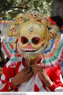 西藏人文风情-表演节目的青年