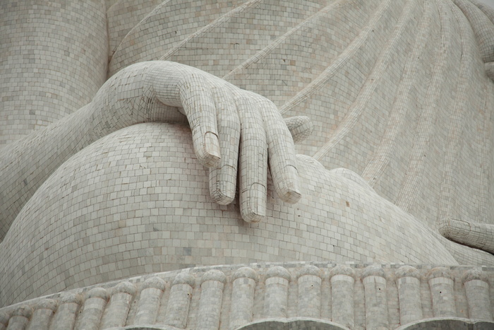 大石像手部局部特写图片