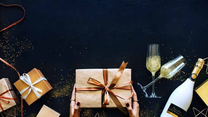 感恩节礼盒酒杯酒瓶图片