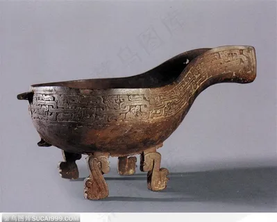 传统青铜器-褐色的酒杯