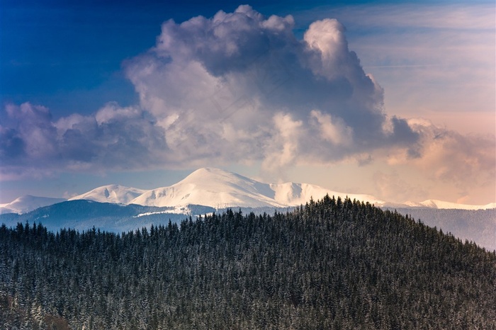 美丽的雪山景色高清素材图片