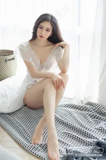漂亮美女Vanessa蕾丝睡衣私房照图片