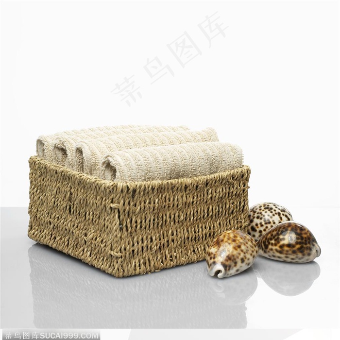 家居用品-编织篮内的毛巾与篮外贝壳