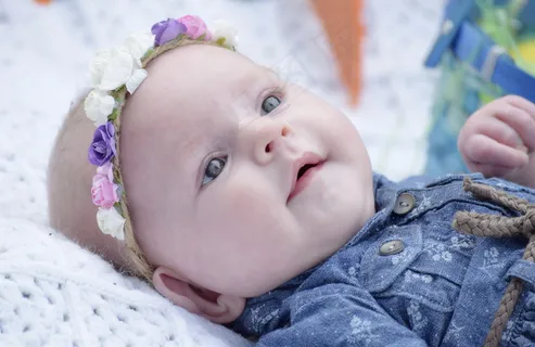 可爱白人女宝宝图片