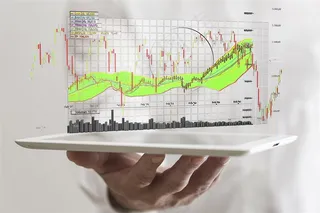 平板电脑上方的股市走势图